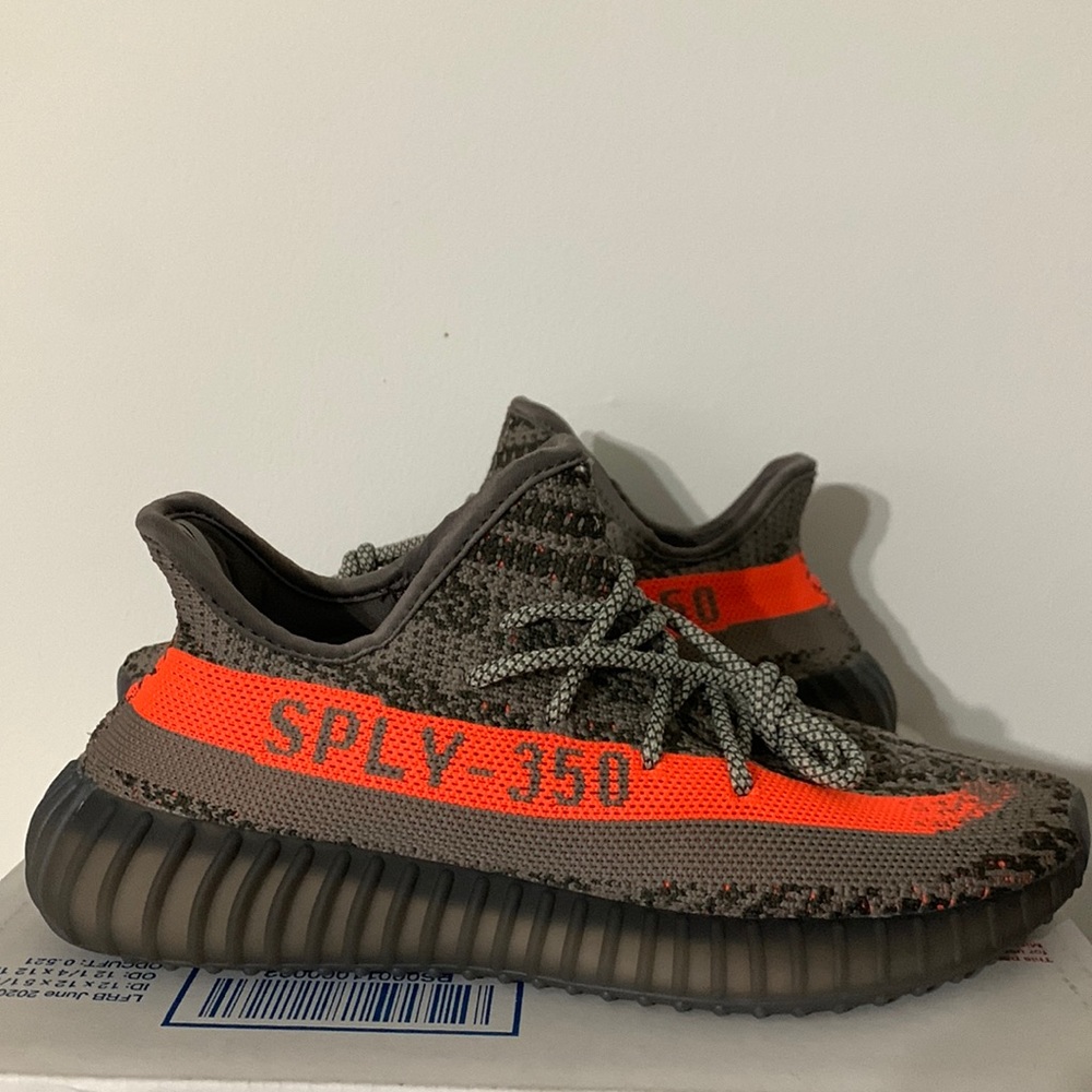 Women’s Yeezy 350 gray and black,color way size 8.5/ men 7/ (New)